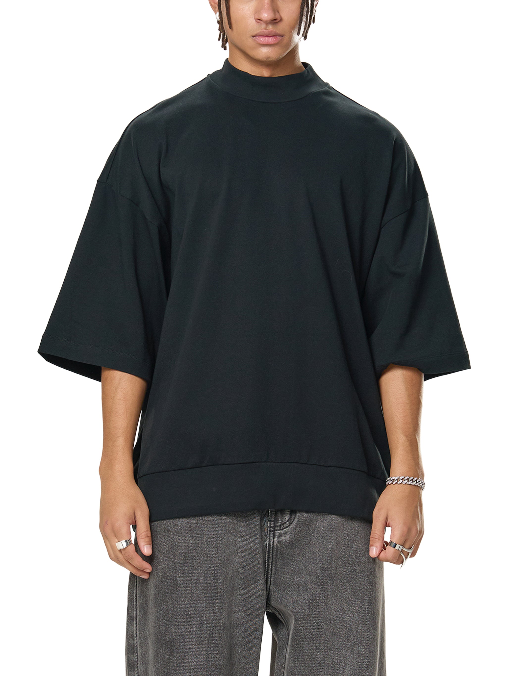 T-shirt Shop premium streetwear at Stacked Look. Discover high-quality T-shirts, sweatshirts, cargo, shorts, bottoms, and outerwear designed for comfort, durability, and modern style.